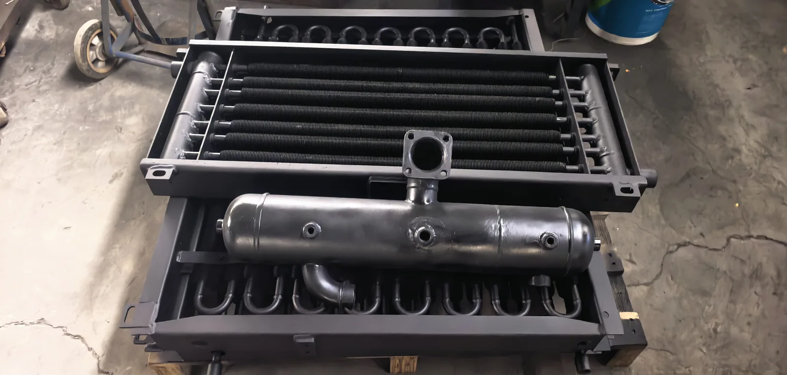 Air compressor heat exchanger assembly for compressor cooling support